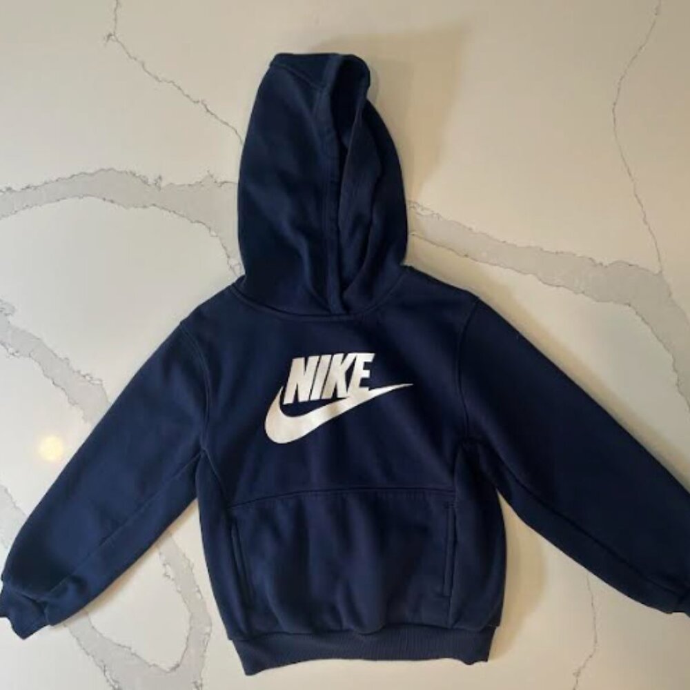Nike Kids Club Hoodie – Navy Blue (Size 6–7 Yrs)